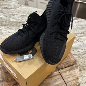 Adidas Yeezy 350 V2, Onyx, Size 10.5 men’s tennis shoe
